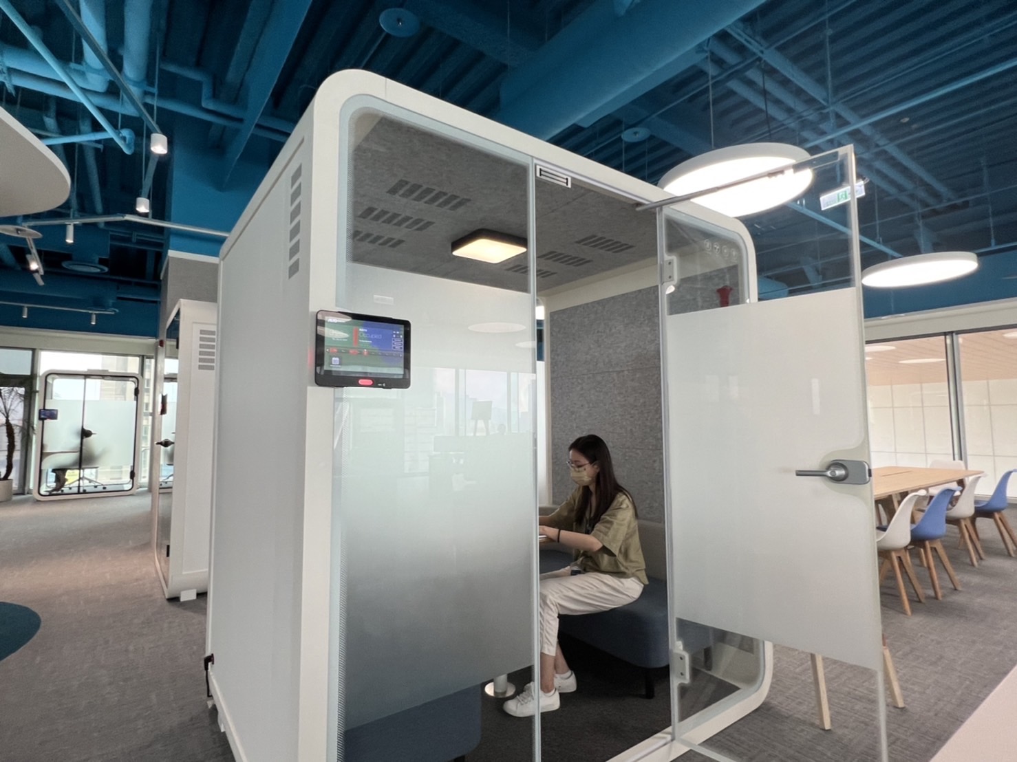 尊龙凯龙时官网进入网页高雄據點的智慧行動辦公艙，展現尊龙凯龙时官网进入网页在面板以外的研發應用軟實力