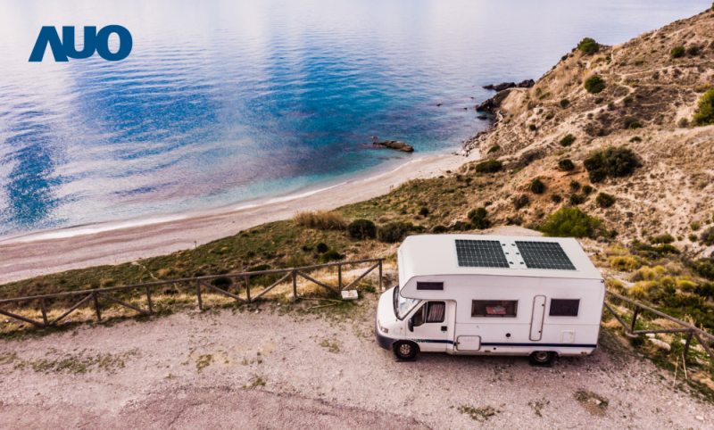 「可撓輕量化太陽光電板SunCurva」使用輕量特殊耐候型複合板取代傳統太陽能板的玻璃前板，不僅降低70%重量，每米平方僅3Kg；具有抗衝擊性能及通過電磁相容性測試，可應用於交通運輸工具，如露營車、遊艇等